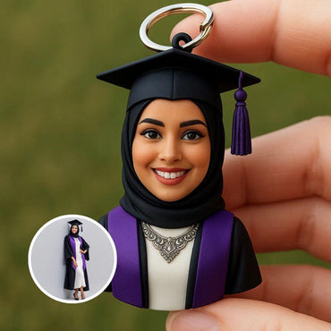 Custom Female Graduation Keychain – Personalized 3D Graduate Figurine Gift with Cap & Gown